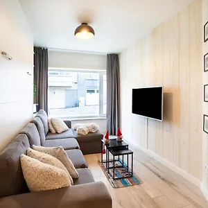 Appartement Snug In With Terrace, Oostende